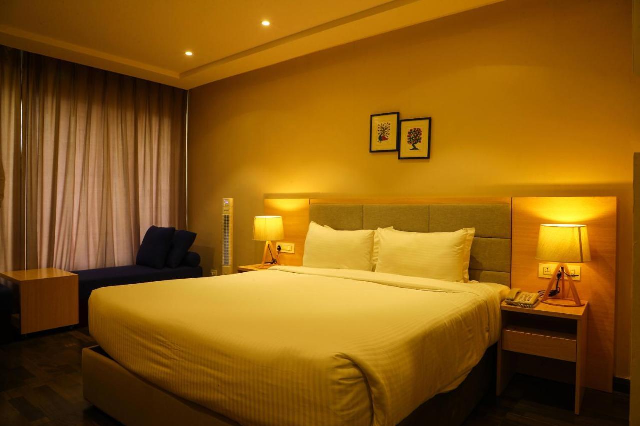 Bay View Hotel Vizag Визакхапатнам Екстериор снимка