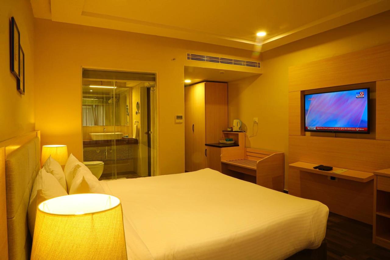 Bay View Hotel Vizag Визакхапатнам Екстериор снимка