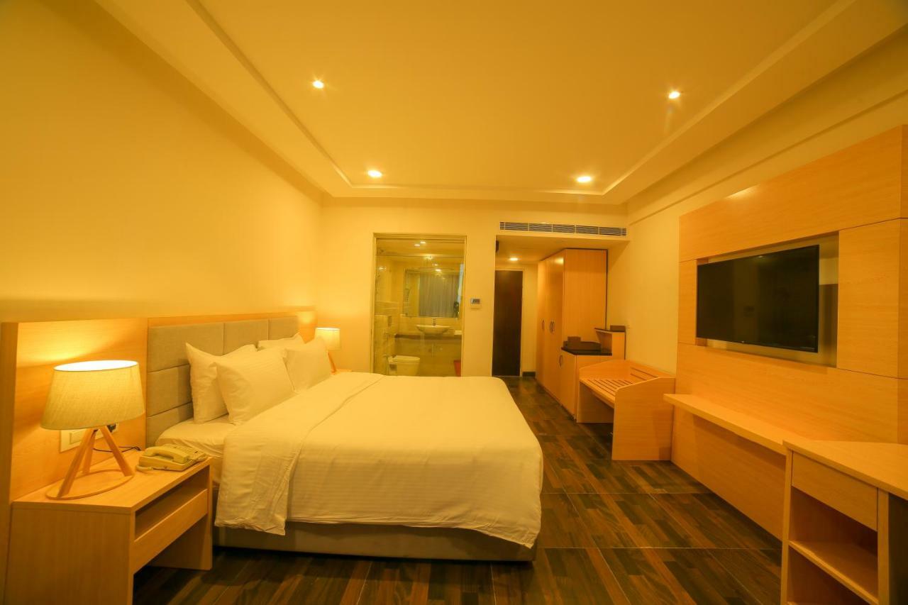 Bay View Hotel Vizag Визакхапатнам Екстериор снимка
