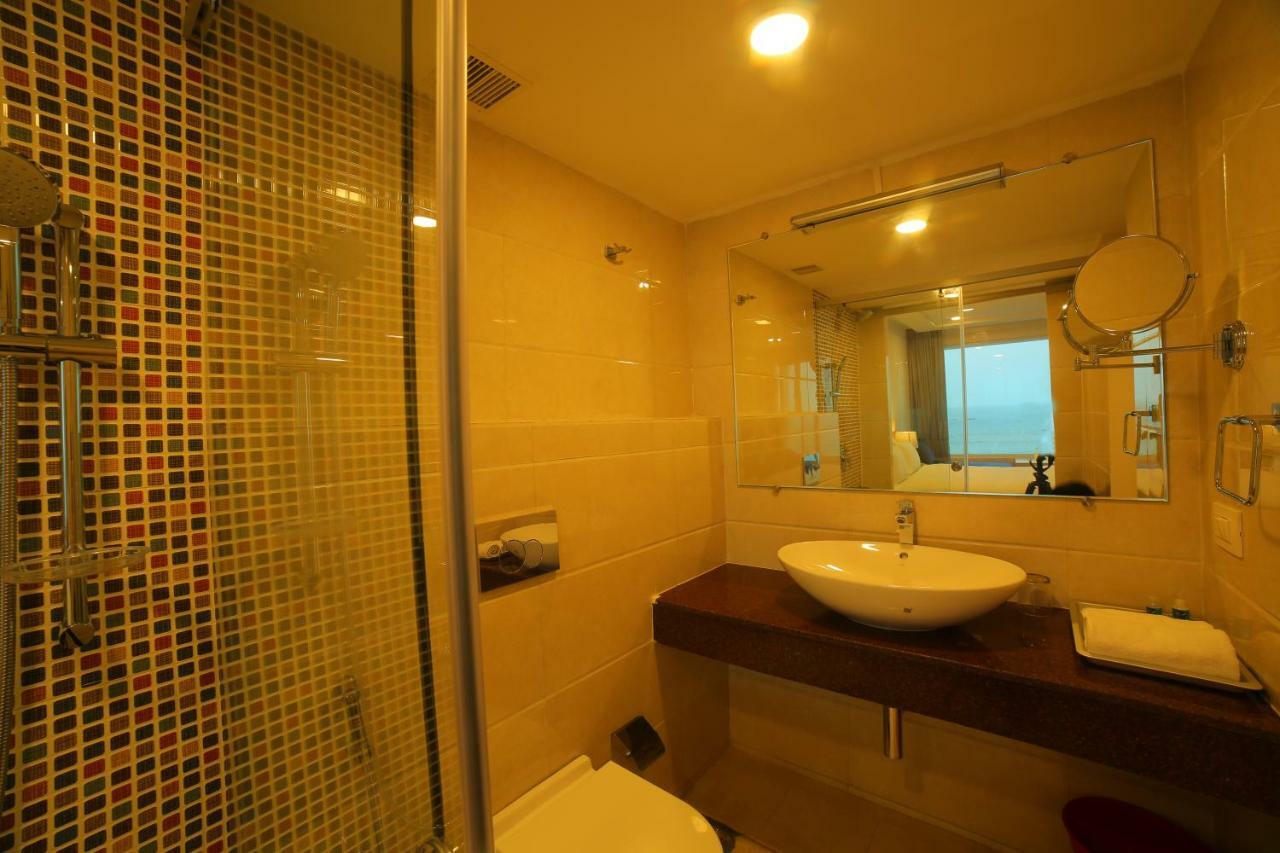 Bay View Hotel Vizag Визакхапатнам Екстериор снимка