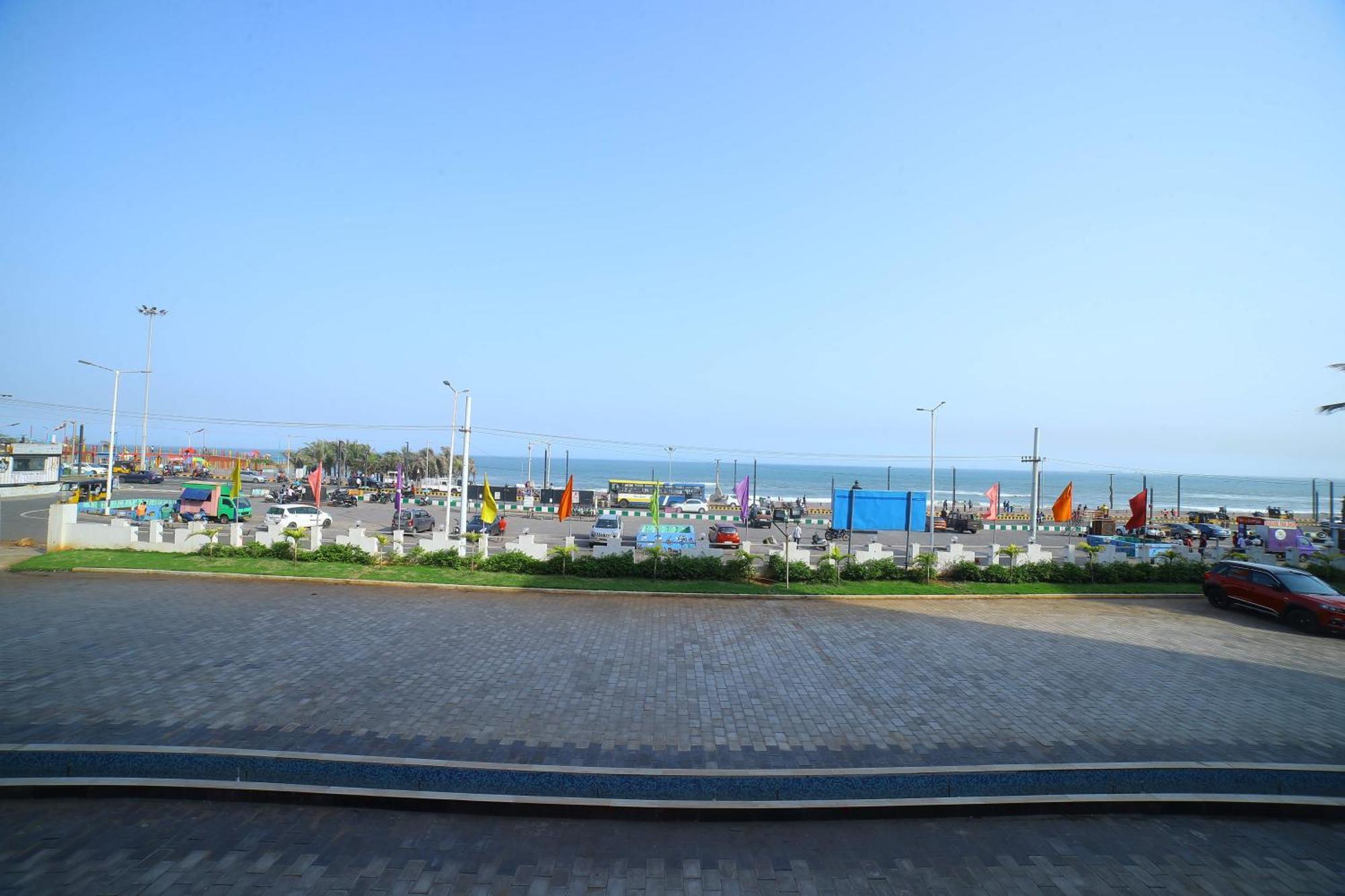 Bay View Hotel Vizag Визакхапатнам Екстериор снимка